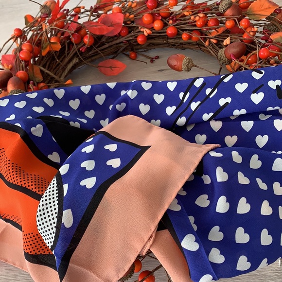 ❤️🔥❤️🔥Moschino Boutique silk scarf ❤️🔥❤️🔥 - Picture 6 of 8